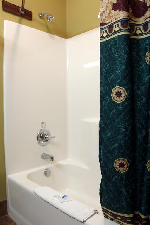 Hometown Inn & Suites شيريرفيل المظهر الخارجي الصورة