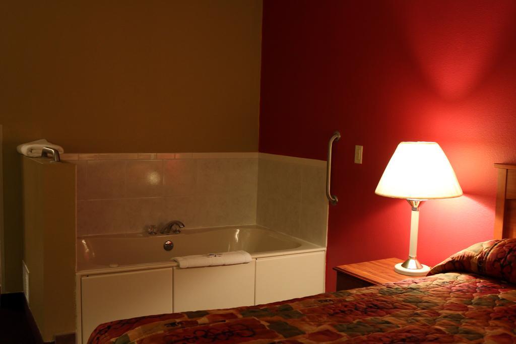 Hometown Inn & Suites شيريرفيل المظهر الخارجي الصورة